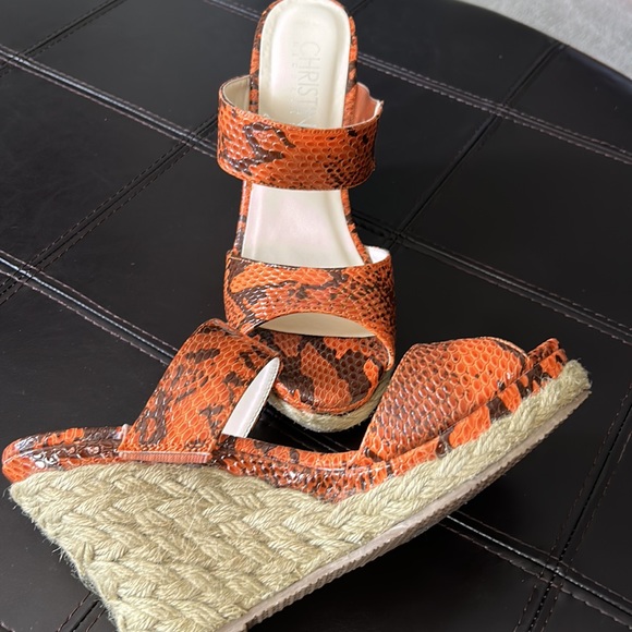 EUC Christian Michaels Orange snakeskin wedge Slides. Size: 9 1/2 M. - Picture 3 of 6